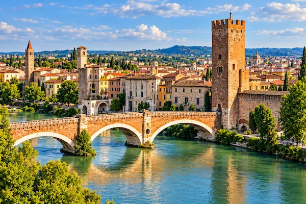 Verona skyline with Castelvecchio Bridge and Adige River for private transfer from Malpensa